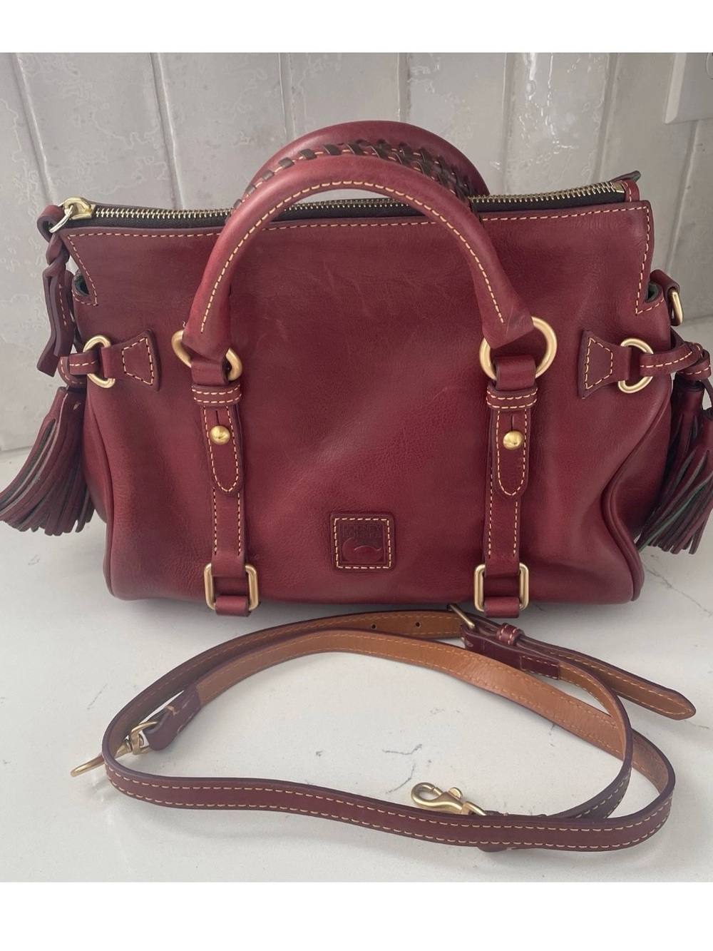 ❤️🤍💙Dooney & Bourke Wine Red Leather Satchel with Gold Hardware - Picture 4 of 15